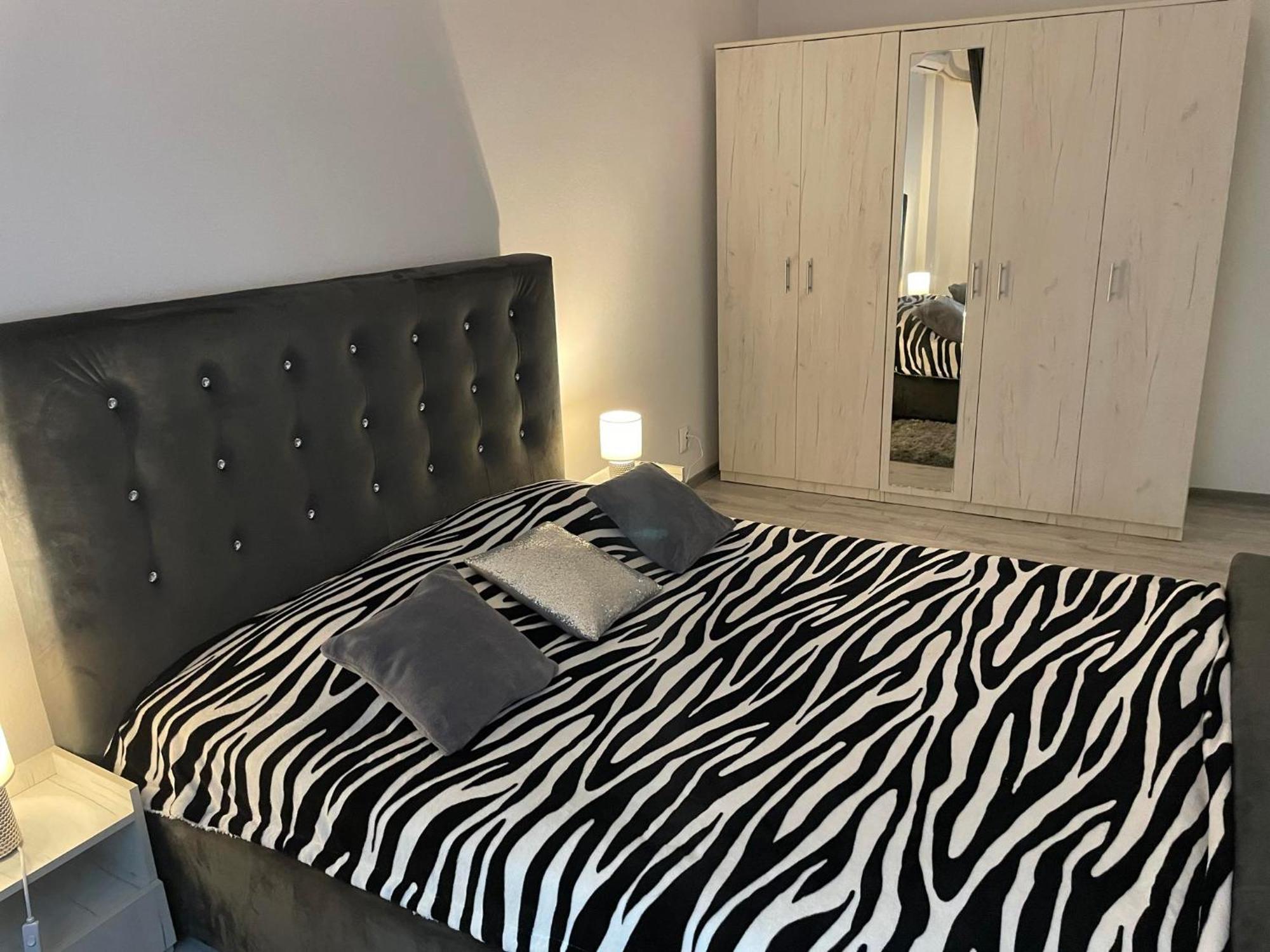 Apartament Nectaria Băile Herculane Exteriör bild