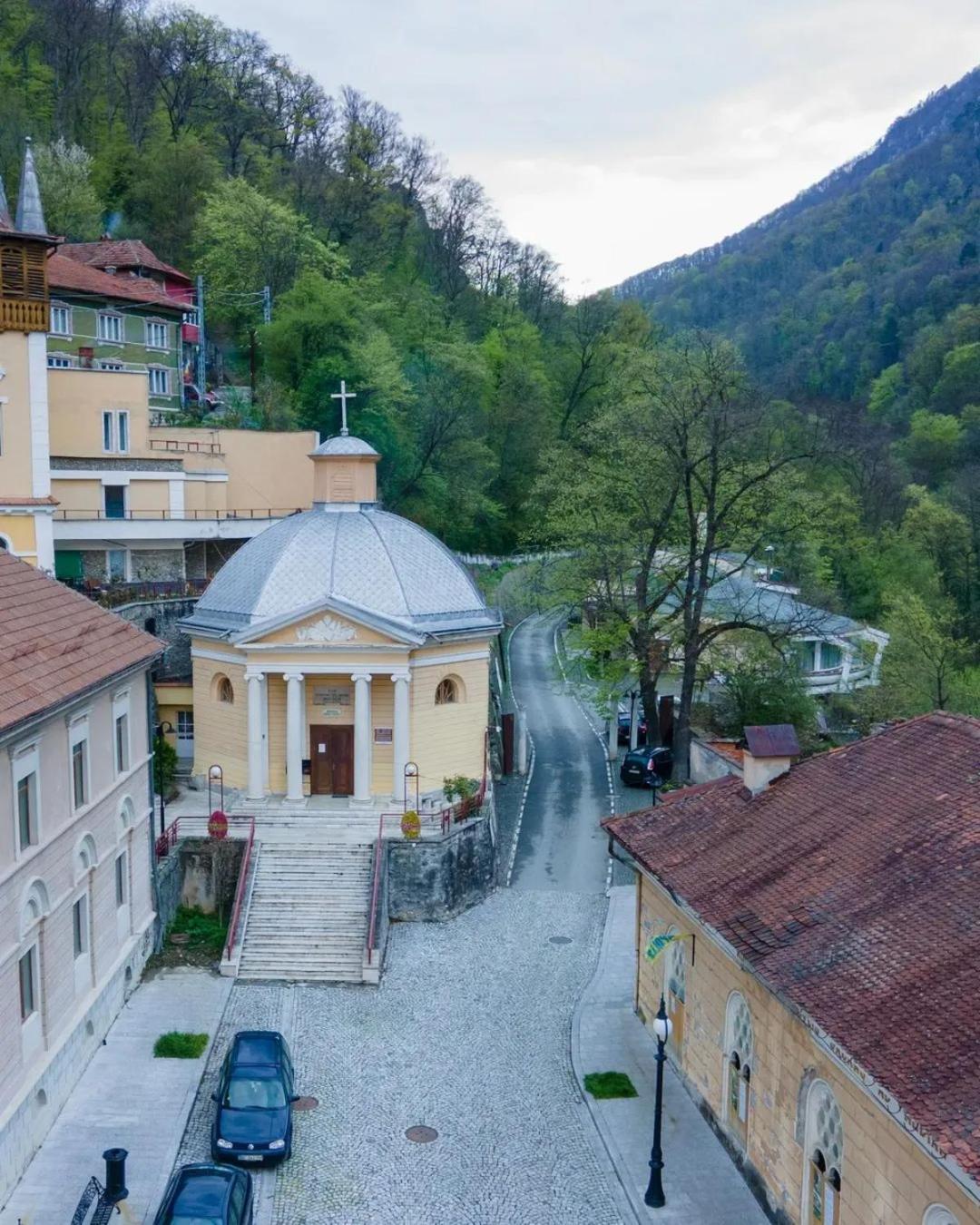 Apartament Nectaria Băile Herculane Exteriör bild